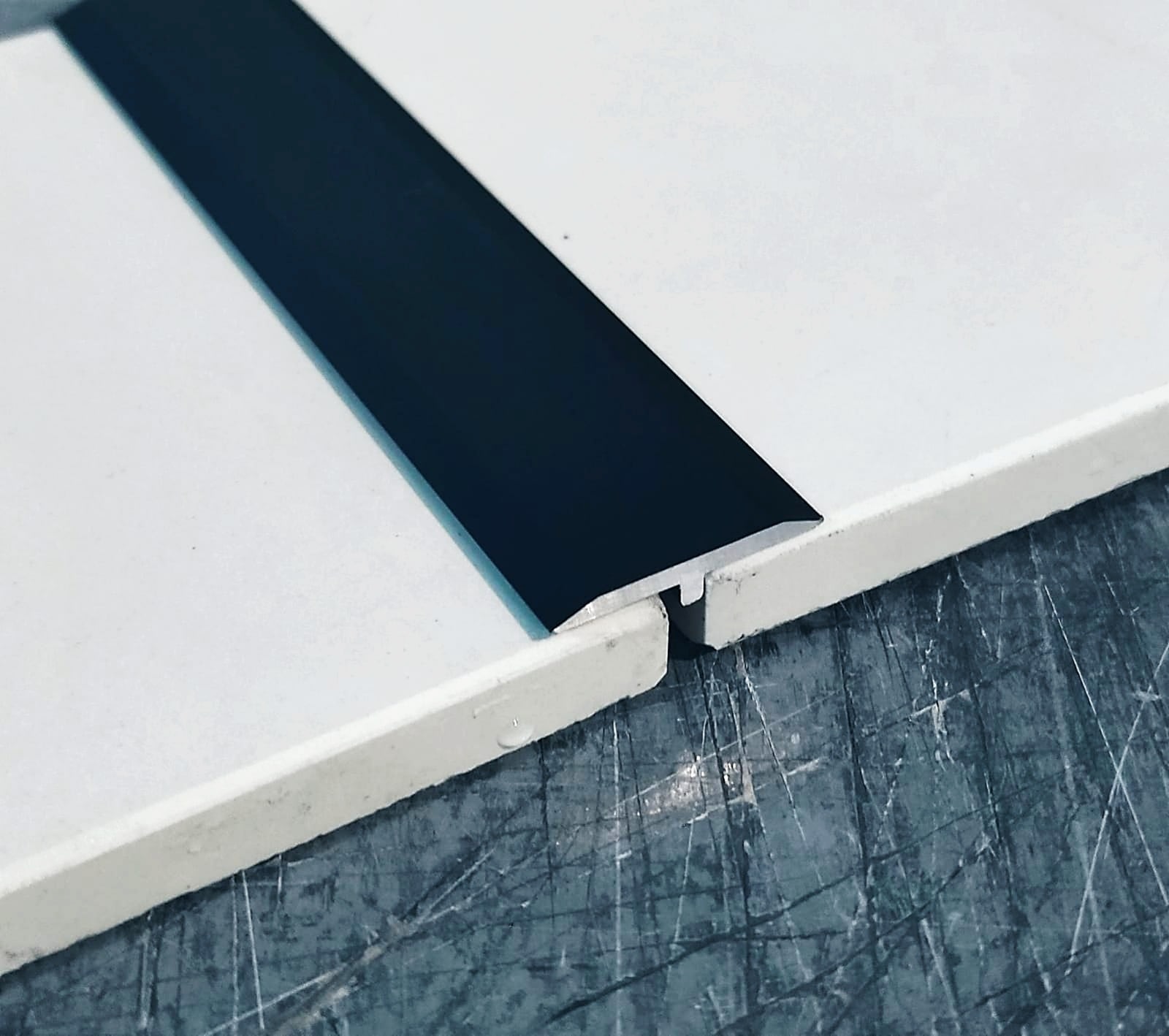 Dilatador T Aluminio 22MM X 3MM X 2.5M Matt Black