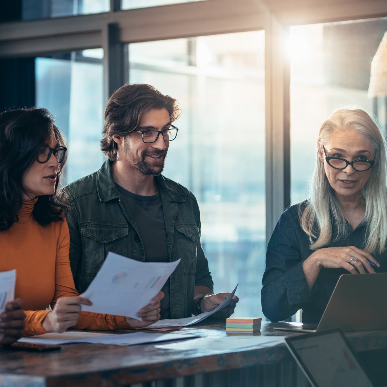 Grupo de personas tienda del arquitecto 1