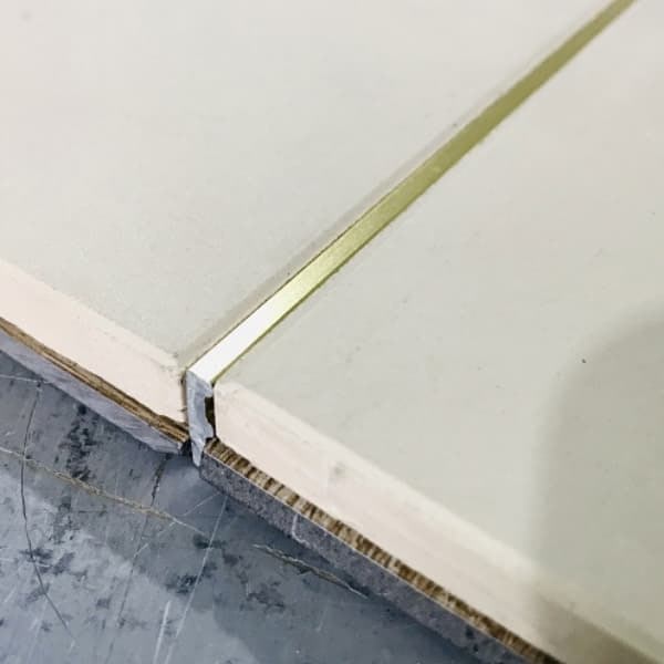 ESA100.86 Borde Recto para Remates Dorado Pulido ESA - Imagen 2