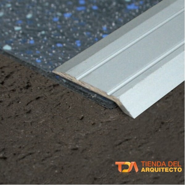 Rampa Autoadhesiva en Aluminio para Vinilo