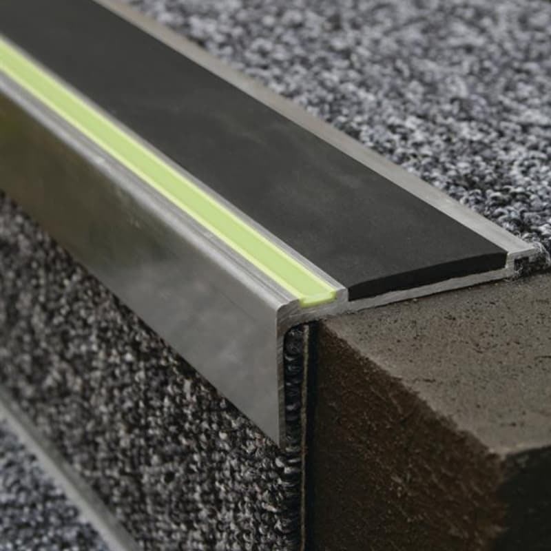 Nariz Aluminio C/Inserto De Carborundum Y Tira Fotoluminiscente 3,00 m - Negro 2 Nariz Aluminio C/Inserto De Carborundum Y Tira Fotoluminiscente 3,00 m - Negro - Imagen 2