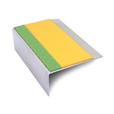 Nariz Aluminio C/Inserto De PVC Y Tira Tredsafe Fotoluminiscente 2,77 m - Amarillo
