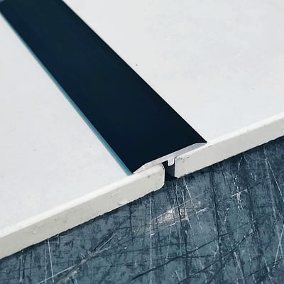 Dilatador T Aluminio 22MM X 3MM X 2.5M Matt Black